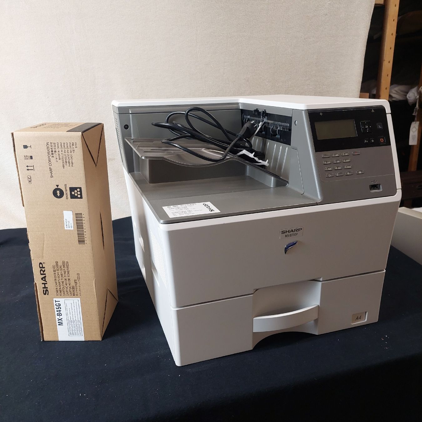 Sharp Stampanti: Sharp MX-B350P Laserdrucker + neuer Toner MX-B45GT – Nuovo (secondo la descrizione) da Zürich venduto da Ricardo_Noname