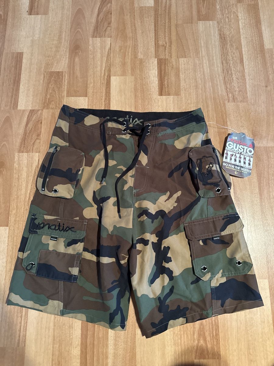 Costumi da bagno: Matix Camouflage Cargo Badehose, Gr. 30 einf. Bundweite 39cm – Nuovo (secondo la descrizione) da St. Gallen venduto da mai_zpt7