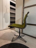 Herman Miller Eames EA 105 Chair – Olivgrün, Original