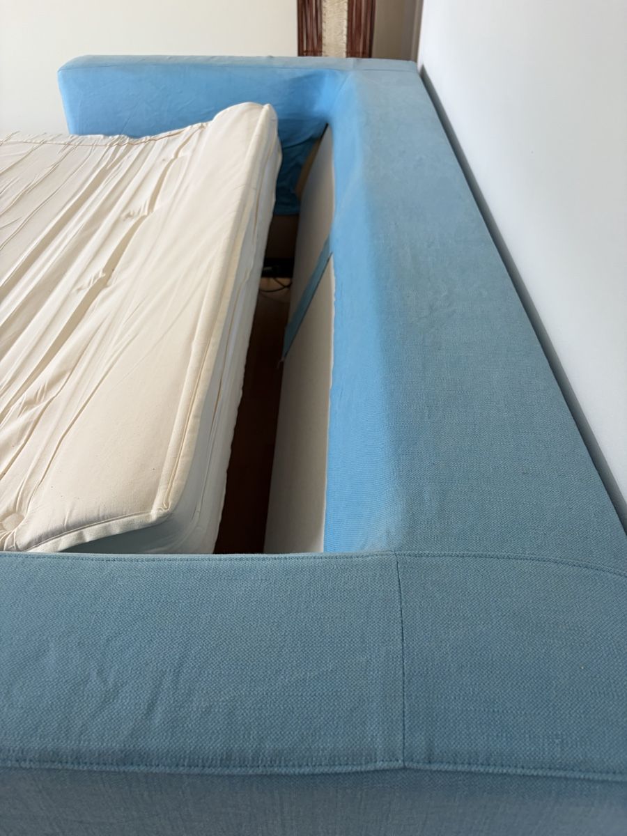 Divani: 2er Bettsofa hellblau, sehr guter Zustand – Usato da Dübendorf venduto da vamei22 6