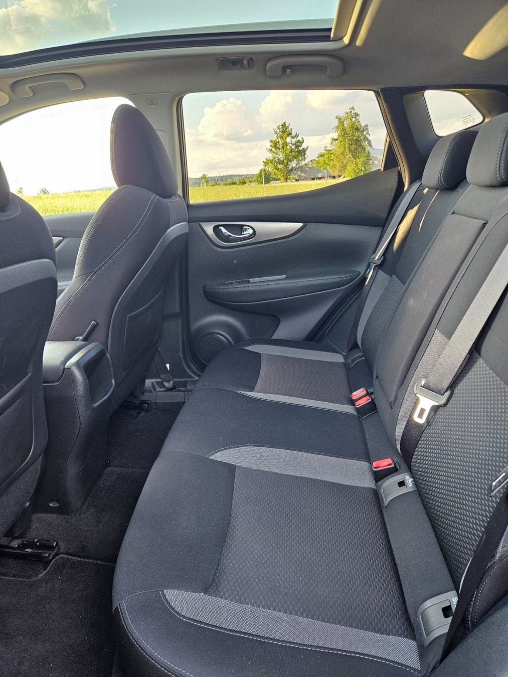 Nissan Autos: NISSAN Qashqai 1.5 dCi N-Connecta – Gebraucht aus Zug von coramo 8