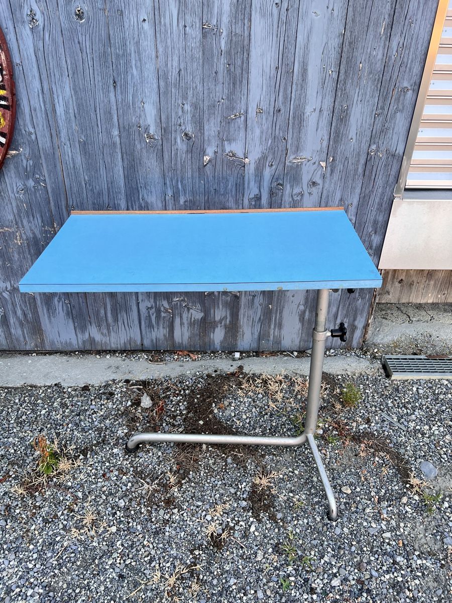 Scrivanie: Vintage table réglable 1960 – Usato da Vétroz venduto da Chrisbad60