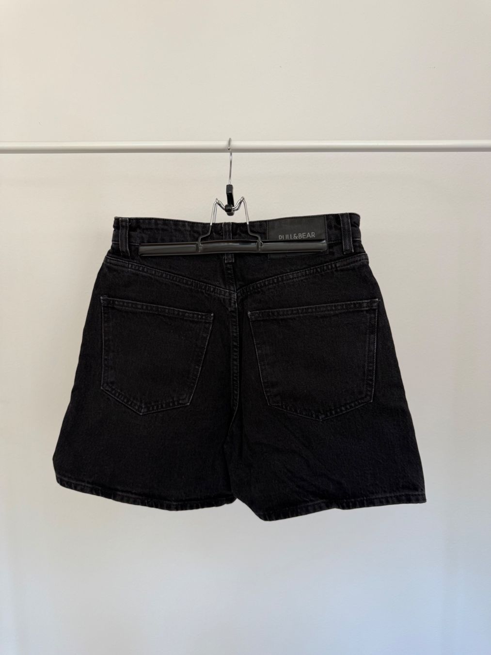 Pull&Bear Jeans: Pull&Bear Shorts, Schwarz, Denim, Gr. 36 – Usato da Kriens venduto da MeinKleiderschrank 4