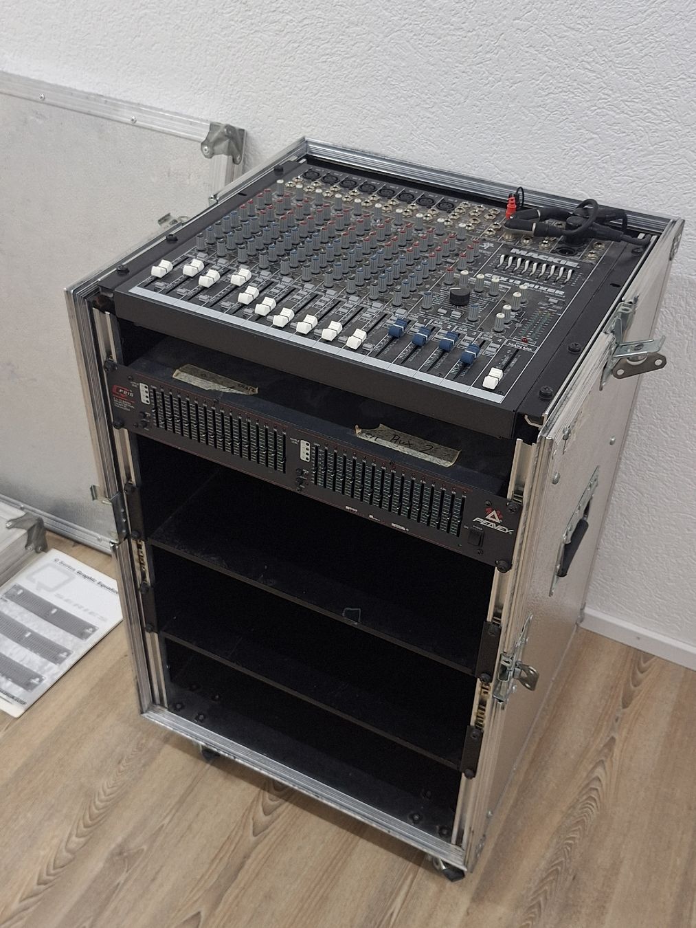 Mackie Platines de mixage: Mackie CFX12 Mixer mit Flightcase und Equalizer – D'occasion à Grüt (Gossau ZH) par wisdomio7