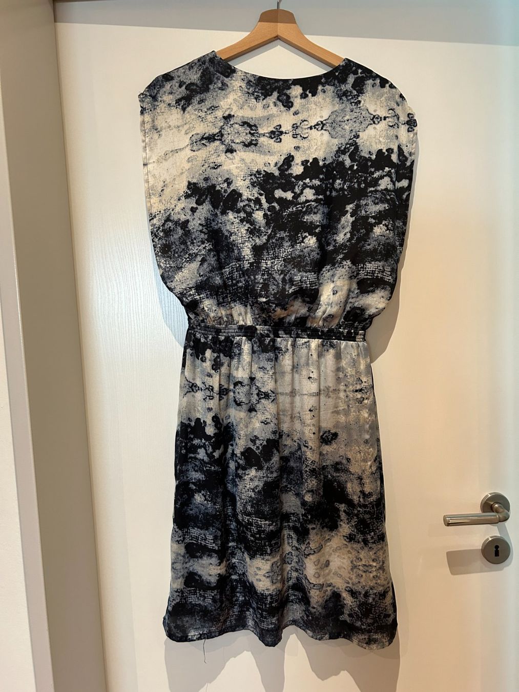 Tissus: Kleid pop cph, Aussenstoff Terylene, Innenstoff Polyester – D'occasion à Binningen par Rose_Basel 1