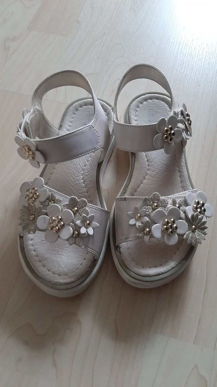 K..18 R G) Sommerliche Mädchen Sandalen, Gr. 32 (Gebraucht) in Wil SG ...