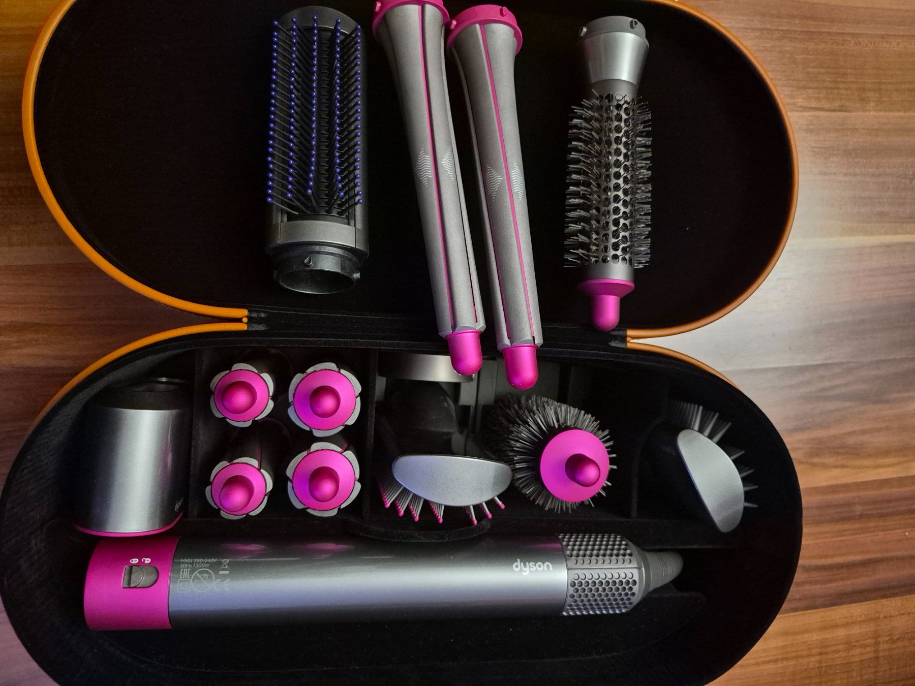 Dyson Asciugacapelli: Dyson Airwrap mit Aufsätzen – Usato da Thayngen venduto da Lan222 3