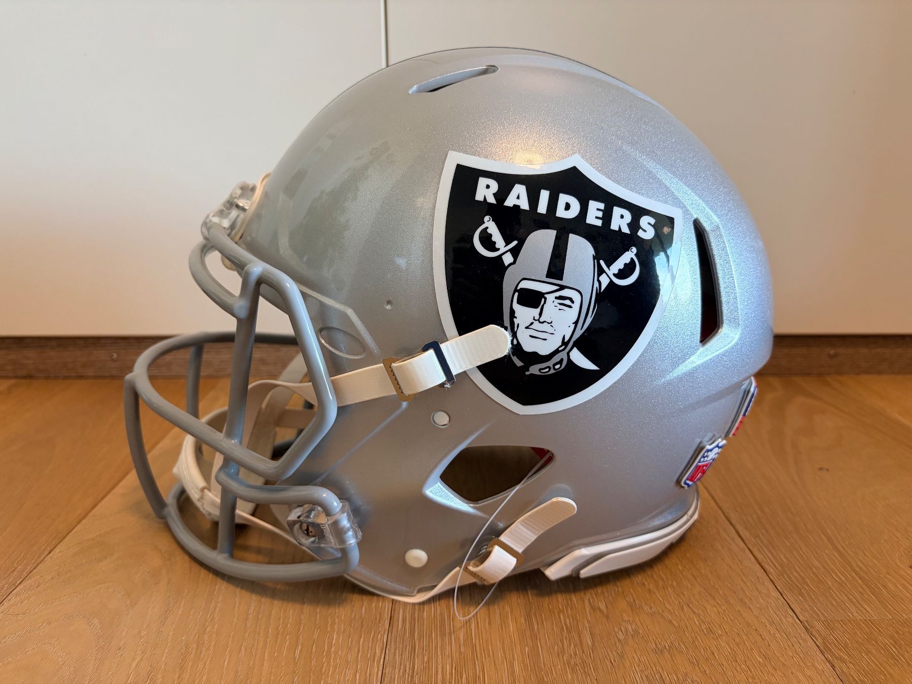 Autogramme: Authentischer Riddell Speed NFL Helm - signiert Raiders – Neu (gemäss Beschreibung) aus Uerkheim von Nisti7 2