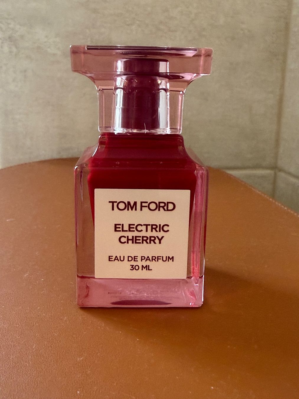 Tom Ford Parfum & Eau de Toilette: Parfum Tom Ford Electric Cherry 30 ml – Gebraucht aus St-Maurice von Sandrinette123