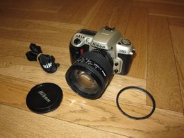 Nikon F60 inkl. 24-120mm 1:3,5-5,6 analoge Reflexkamera, Top