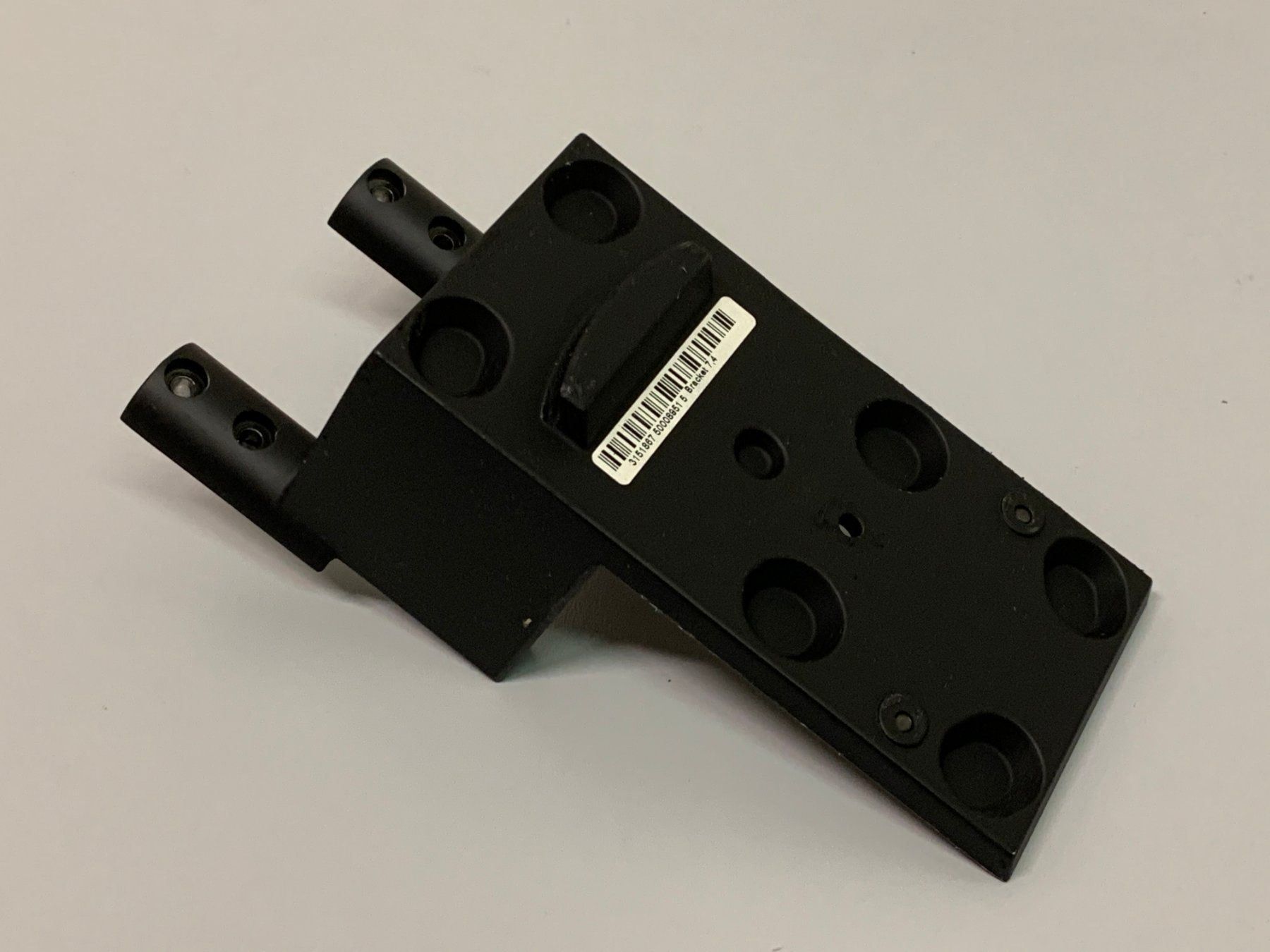 Bang & Olufsen Supporti a parete: Bang & Olufsen BeoLab 7.4 Halterung – Usato da Hochdorf venduto da av-electronics 2
