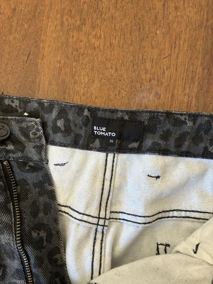 Pantaloni: Leopard Hosen Grosse 34 wie neu – Nuovo (secondo la descrizione) da Giubiasco venduto da eti_55yn 2