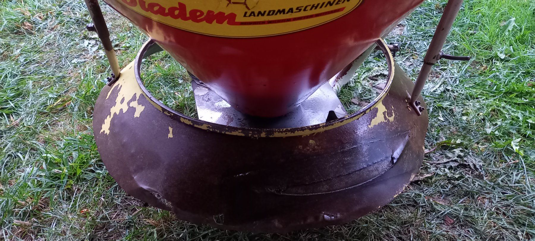 Tutte le macchine: Diadem Split-/Kiesstreuer – Usato da Eggiwil venduto da FarmallM 3
