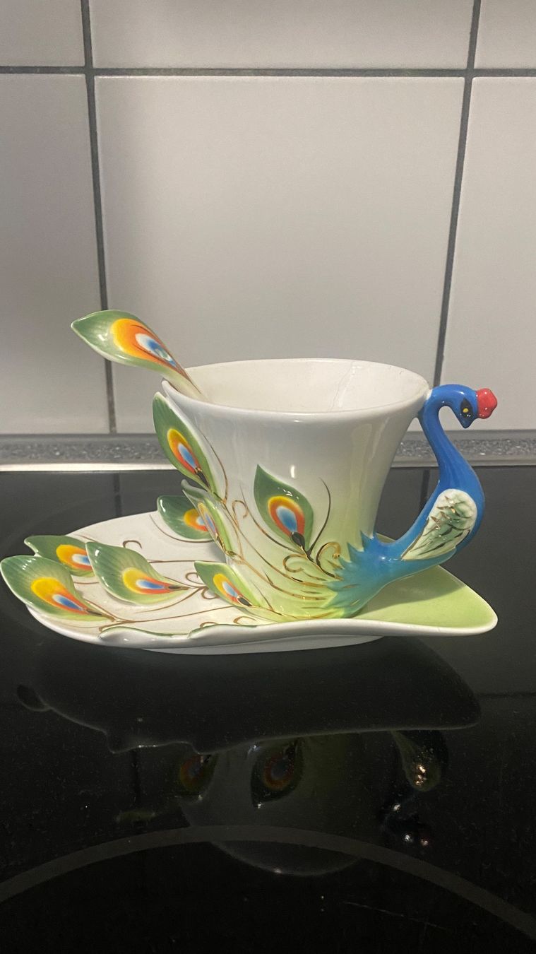 Tazze: Hübsche 3D Tasse aus Keramik – Usato da luzern venduto da bar_5gtr