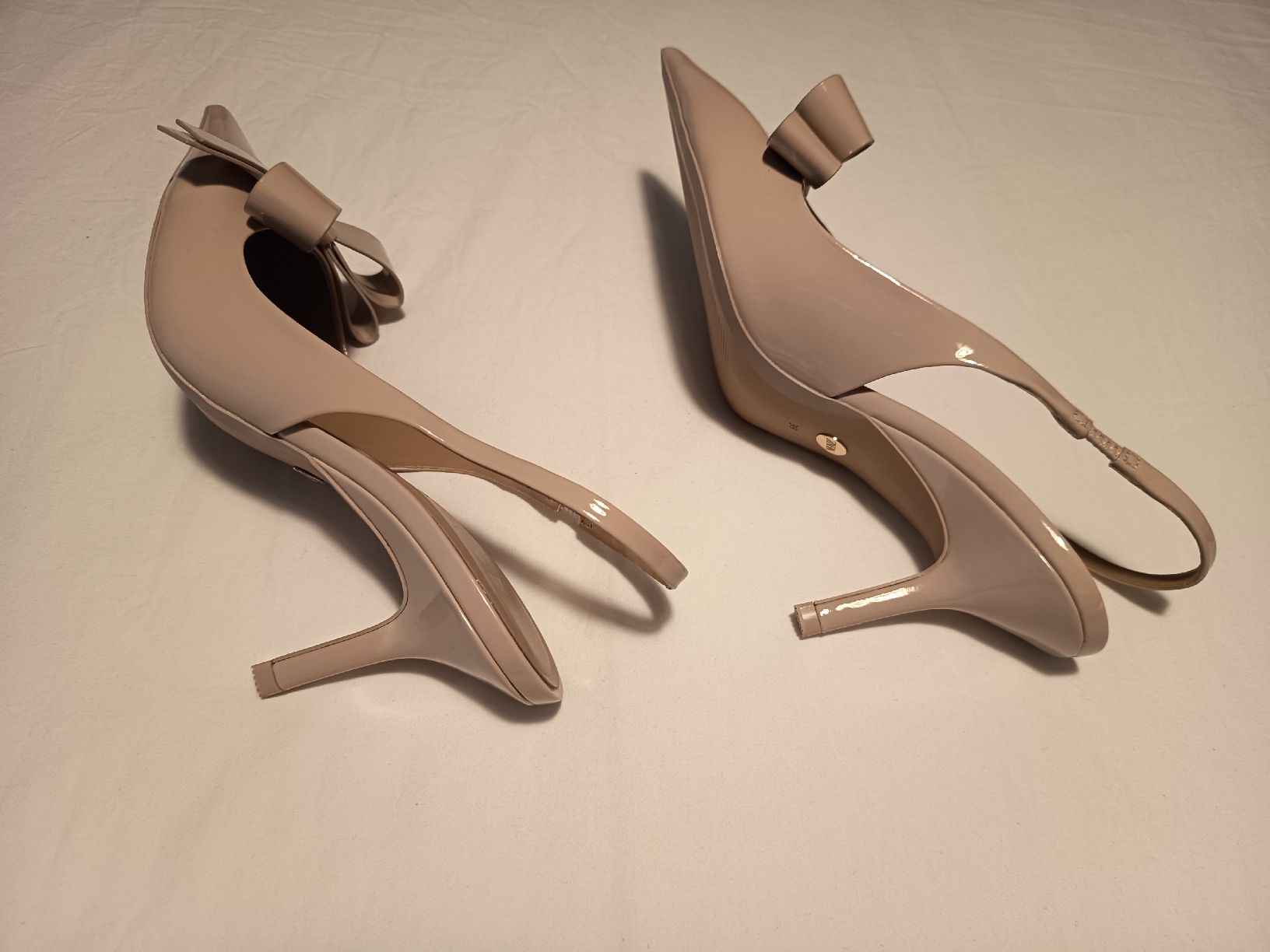 Zara Scarpe da donna: High-Heel  Slingback Shoes with Bow Beige – Nuovo (secondo la descrizione) da Basel venduto da beg_6v7r 3
