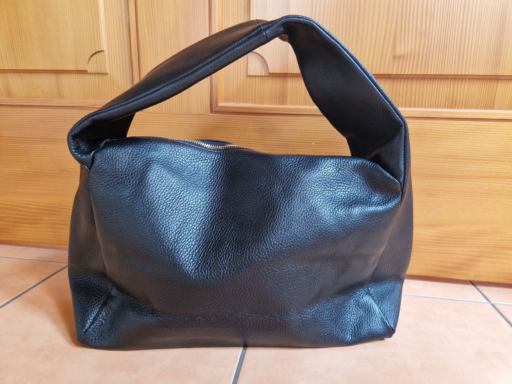 Taschen für Damen: Ledertasche Hobobag schwarz NEU – Neu (gemäss Beschreibung) aus Lichtensteig von Cocabana_16