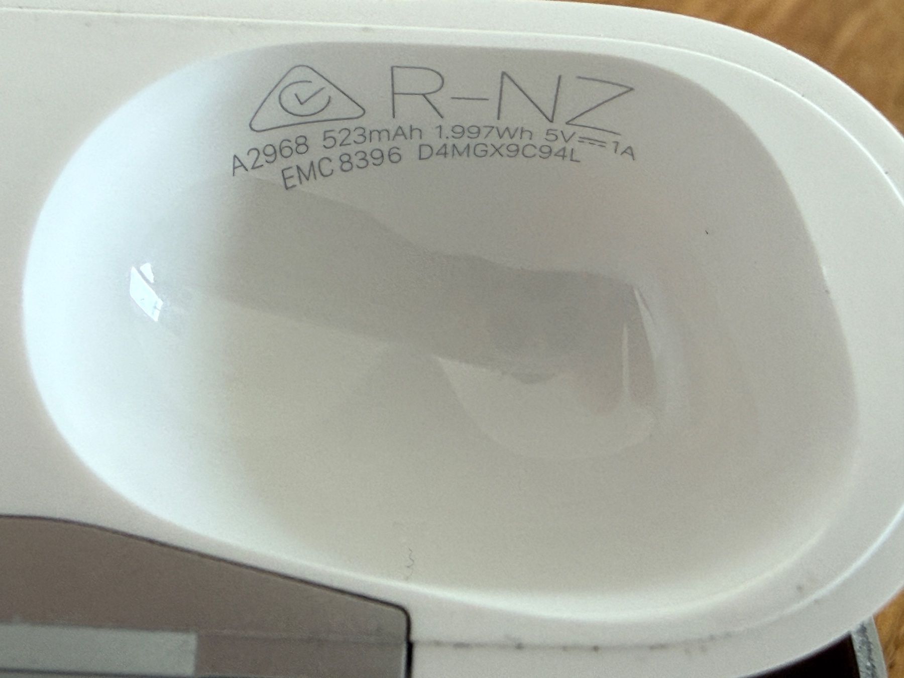 Apple Cuffie: APPLE AirPods Pro 2 Charging Case – Usato da Lausanne venduto da Nine1982 3