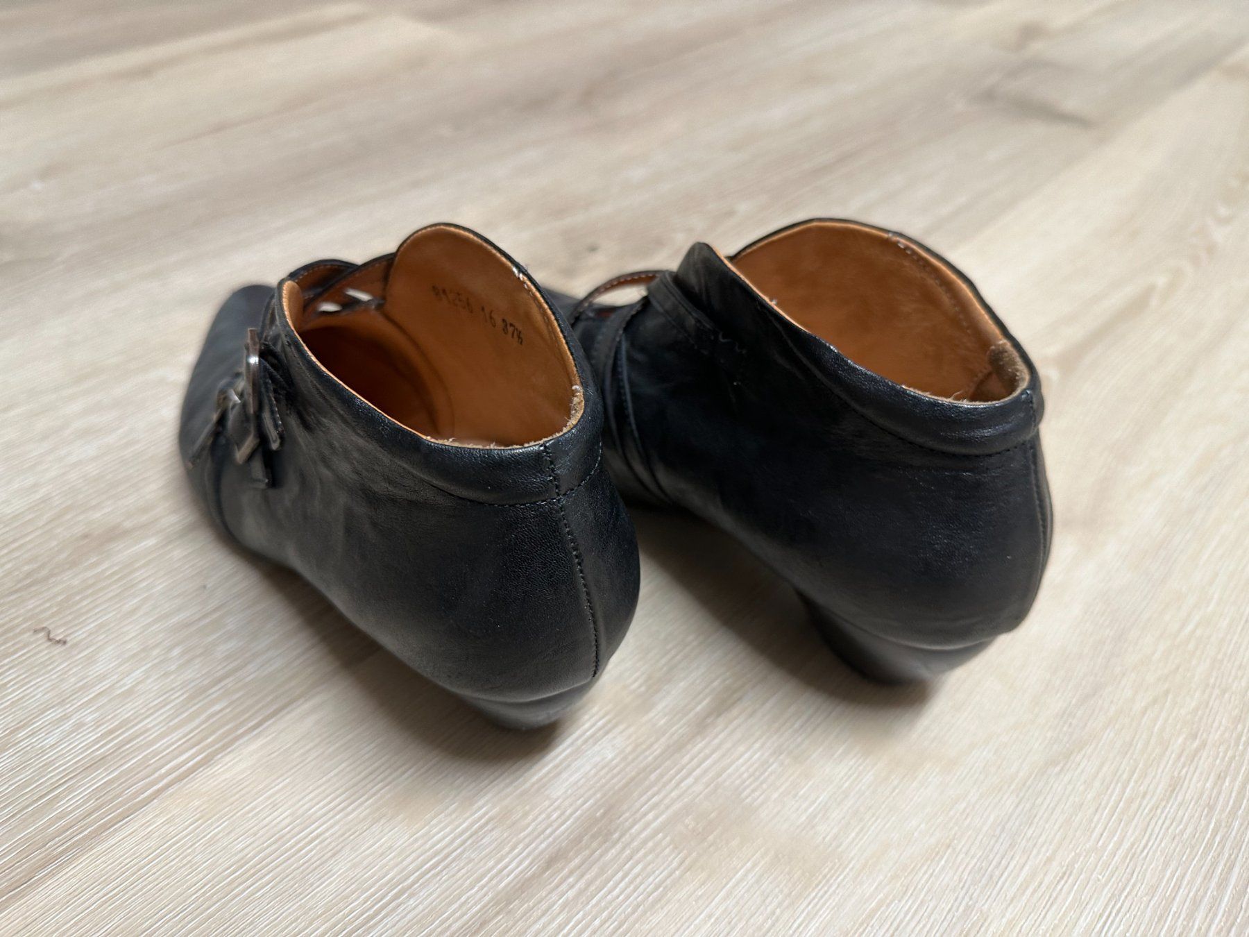 Think Scarpe da donna: Schwarze hohe Halbschuhe von Think! – Usato da Rheinfelden venduto da Brise8 1