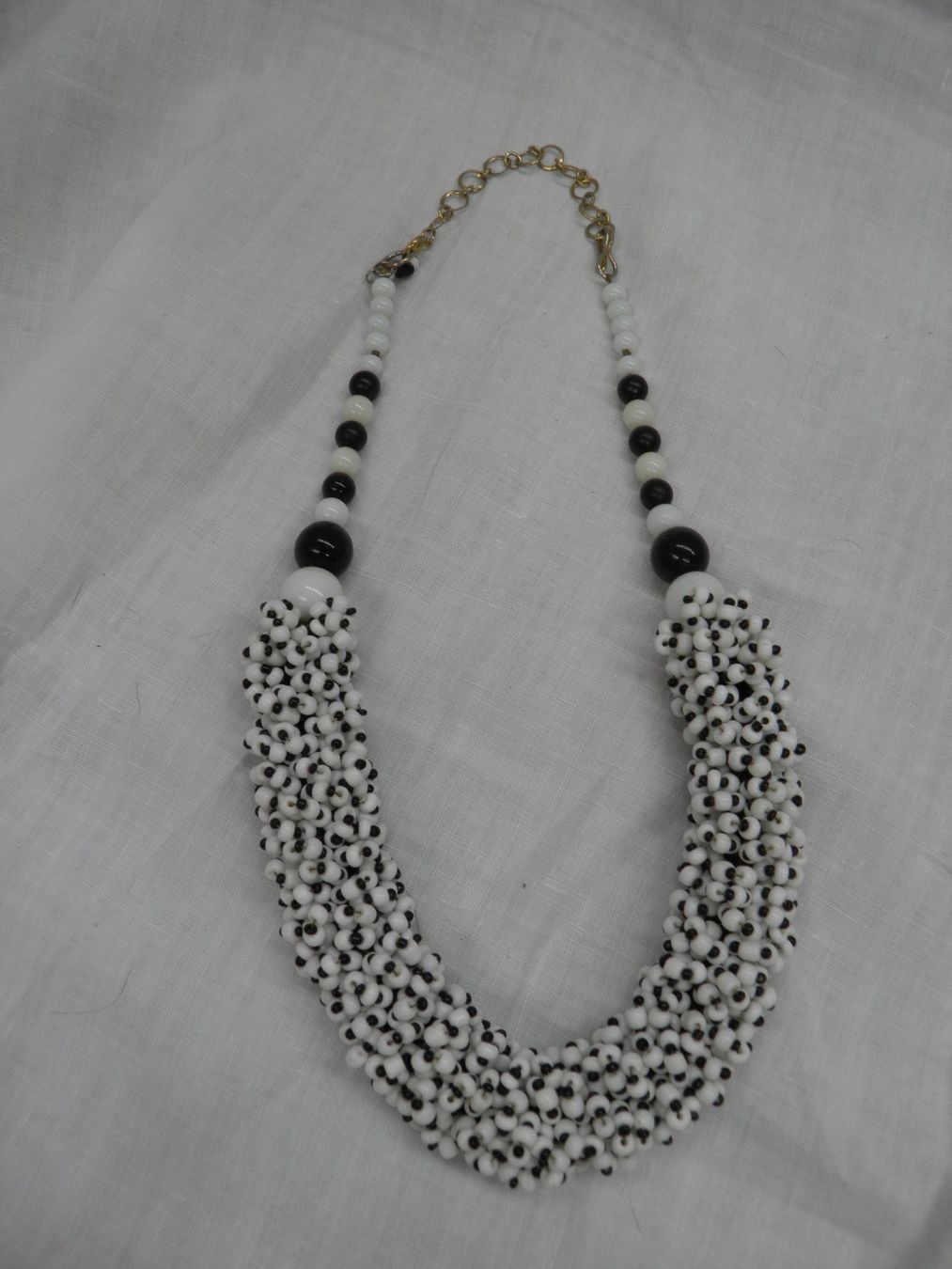 Catenine: Glasperlen-Collier schwarz-weiss – Usato da Rüti ZH venduto da corvus-corvus 2