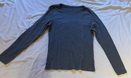 graues Langarmshirt 