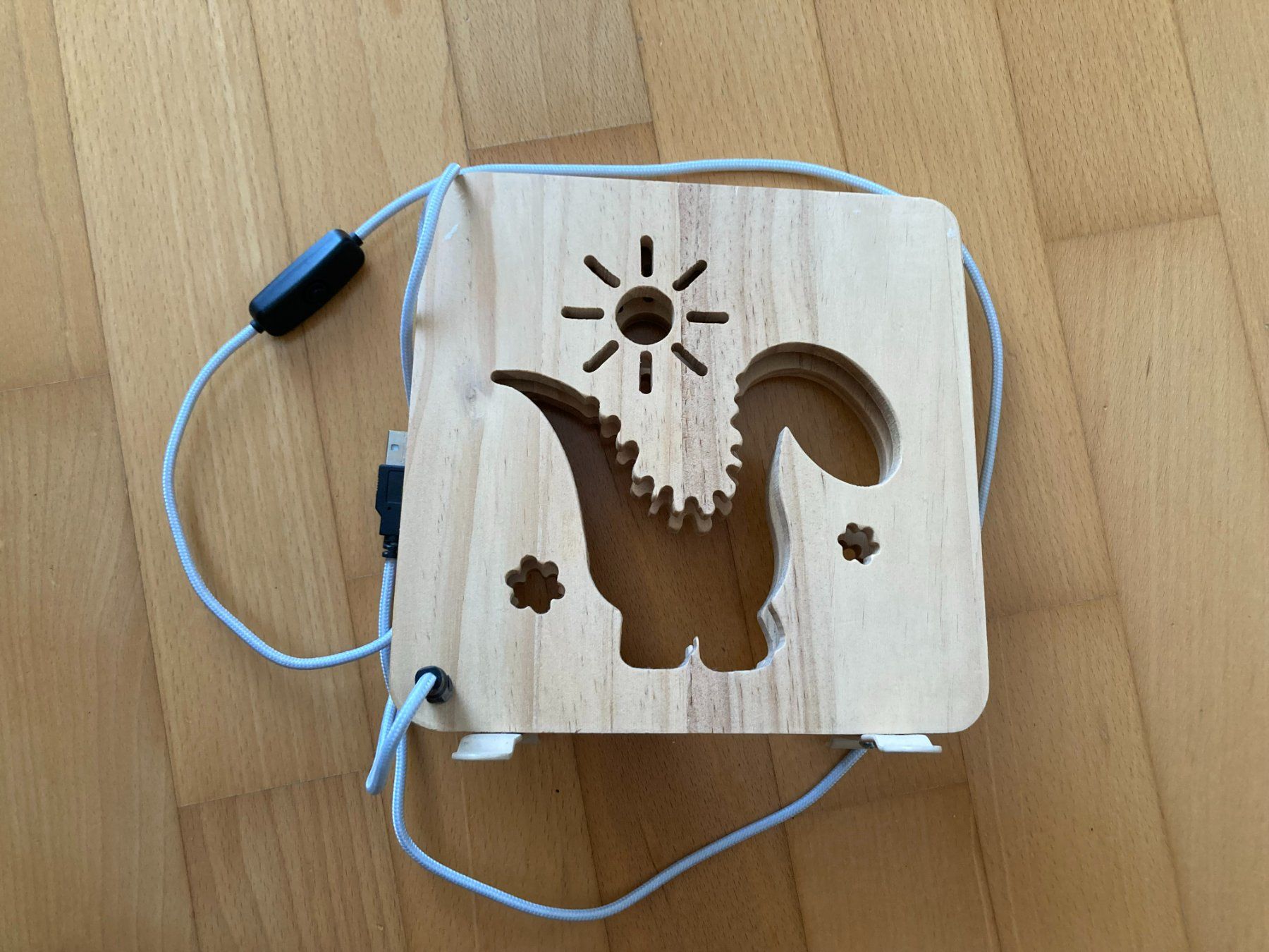 Lampade: Holzlampe LED-Nachtlicht "Dino" – Usato da Muttenz venduto da Juvenile33 2