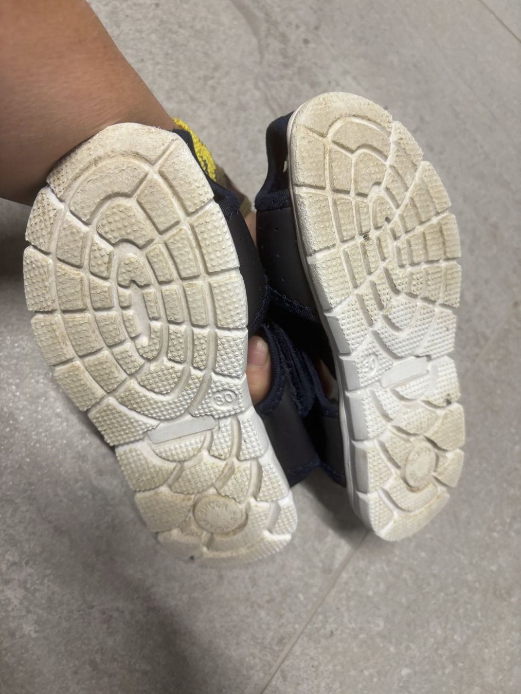 Scarpe per ragazzi: Sandale taille 30 – Usato da Salvenach venduto da gwenwywar 1
