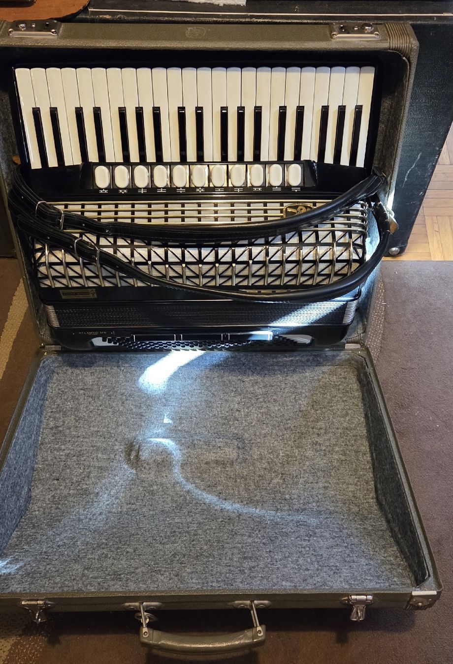 Hohner Strumenti musicali: Accordéon Atlantic IVN de Luxe – Usato da Penthalaz venduto da EvandroLuz 7