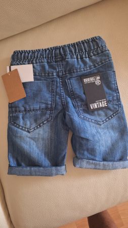 Short en jean neuf taille 104 garçon été