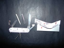 VICTORINOX "SILBER TECH" NEU mit Box und Begleitpapier