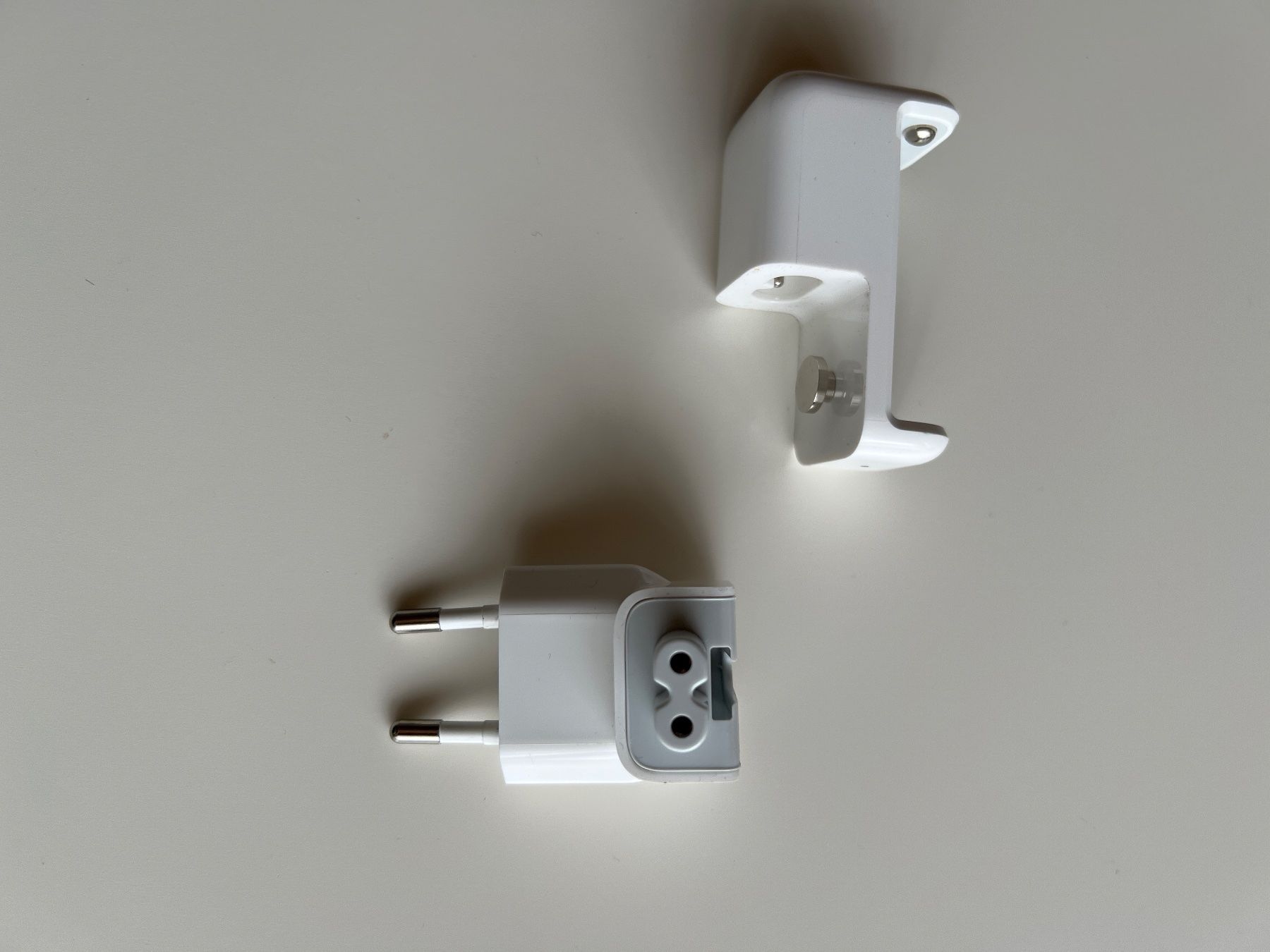 Apple Caricabatterie: 2 Apple Batterie Ladegerät – Usato da Chur venduto da van_hnc6 2