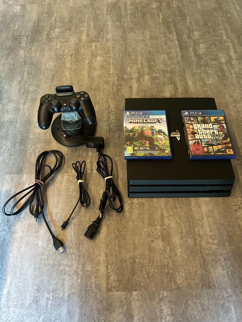 Sony Console: Playstation 4 Pro – Usato da Altdorf UR venduto da sch_8x2s
