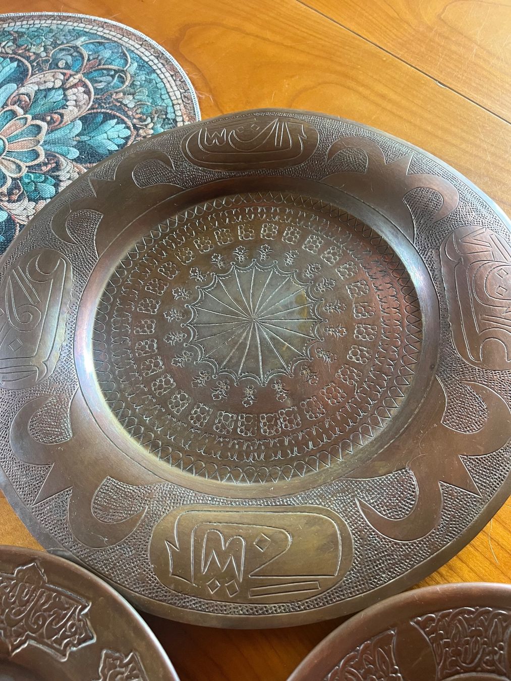 Tutte le decorazioni: Set aus 4 Metallteller orientalisches Muster – Usato da Balterswil venduto da AndreaBlume10 1