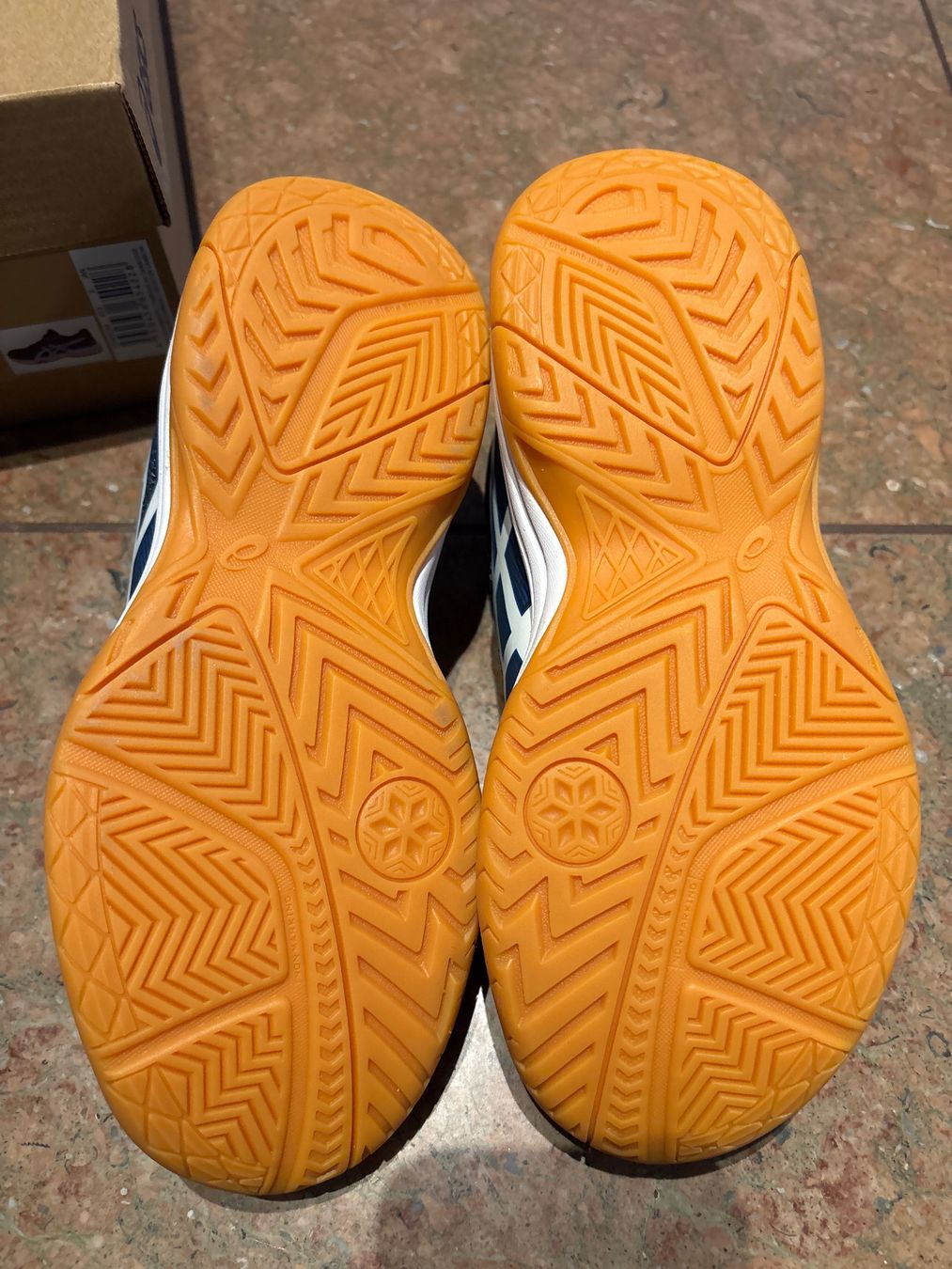 Asics Scarpe per ragazzi: Asics Hallenschuhe Gr 33.5, neu – Nuovo e nell'imballaggio originale da Zürich venduto da aniam 2