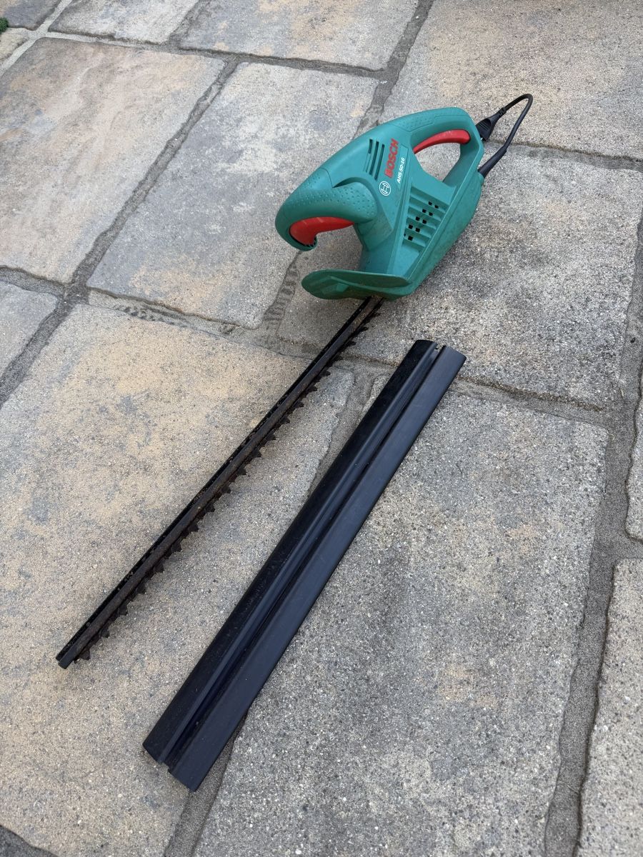 Tutte le macchine: Heckenschere Bosch AHS 50-16 – Usato da Reinach AG venduto da Undercover162