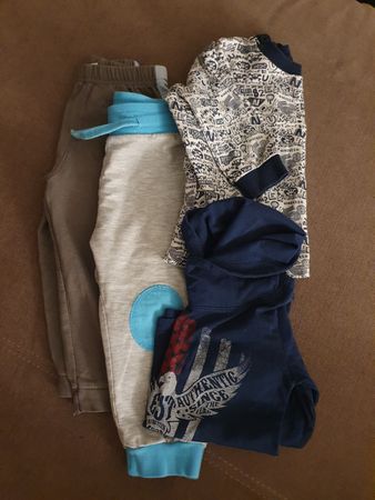 Jungenkleider Set Gr. 86 (2 Stück Hosen, 2 Shirts)