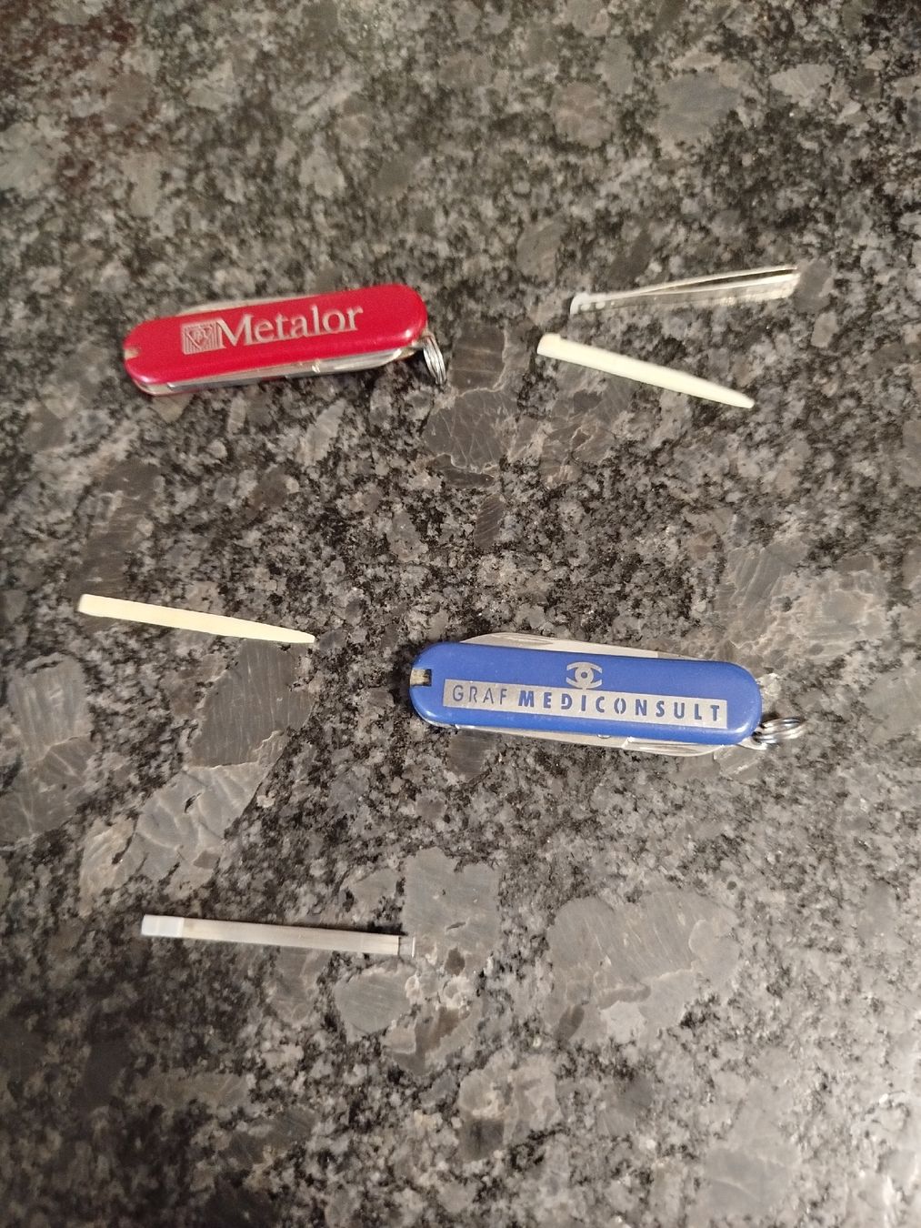 Victorinox Coltelli tascabile: 2 couteaux Suisse publicitaires – Usato da Genève venduto da Octo-puces 3