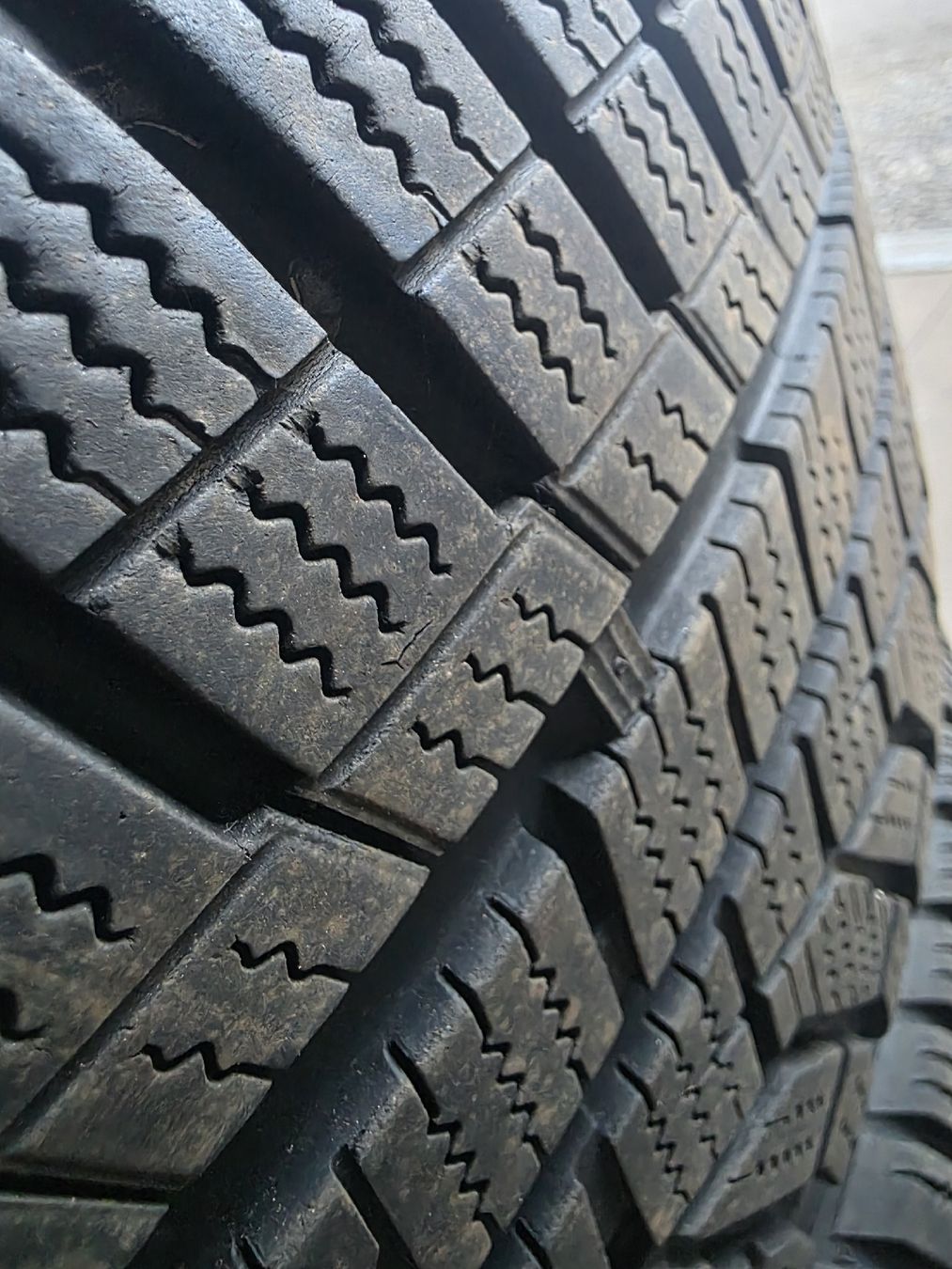 Pneumatici & Ruote complete: Hankook 215/45R17 Winterreifen – Usato da Egolzwil venduto da jan_p9xs 4