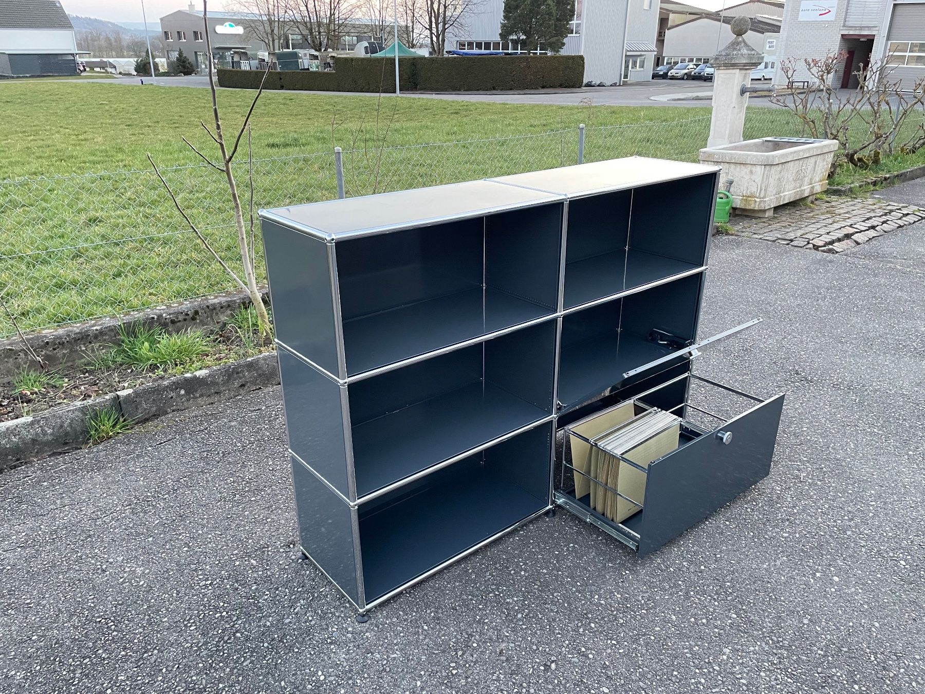 USM Regale: USM Sideboard Anthrazitgrau, Lieferung und Umbau möglich – Gebraucht aus Grenchen von Design-Outlet 5