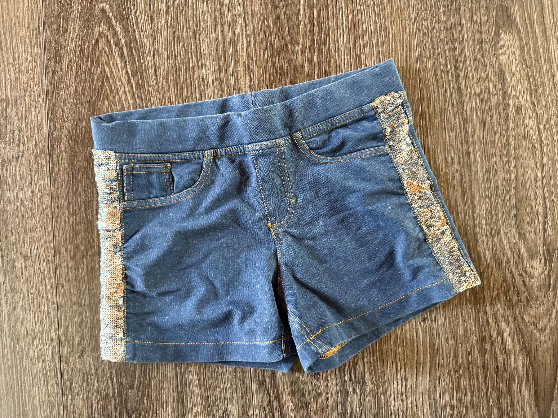 Pantaloni: Très beau short neuf 140 – Usato da chermignon venduto da pioupioumf