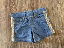 Très beau short neuf 140