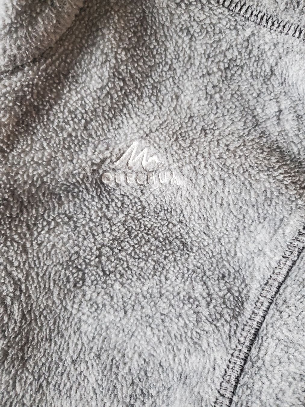Decathlon Pullover & Sweatshirts: Fleecejacke Quechua Gr.S grau – Gebraucht aus St. Moritz von ang_9drt 2