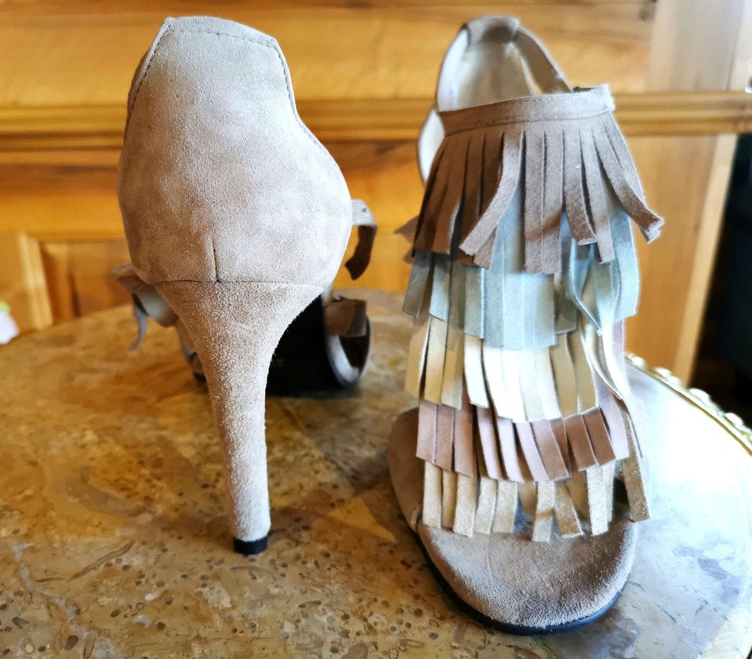 Alba Moda Damenschuhe: Fransen-Sandalen Wildleder Gr. 39 Beige – Neu (gemäss Beschreibung) aus Au SG von farbdesign 1