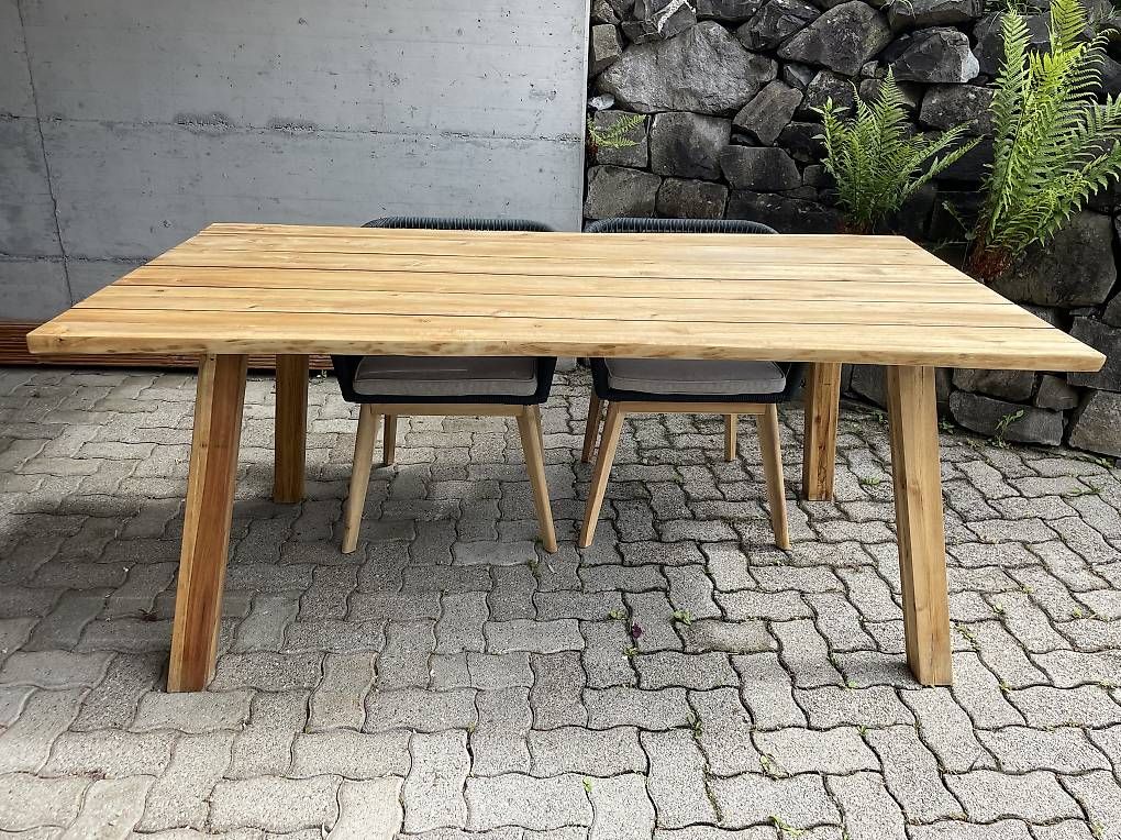Tavoli: Gartentisch Holz mit Korbstühlen – Usato da Adligenswil venduto da g-day-mate 2