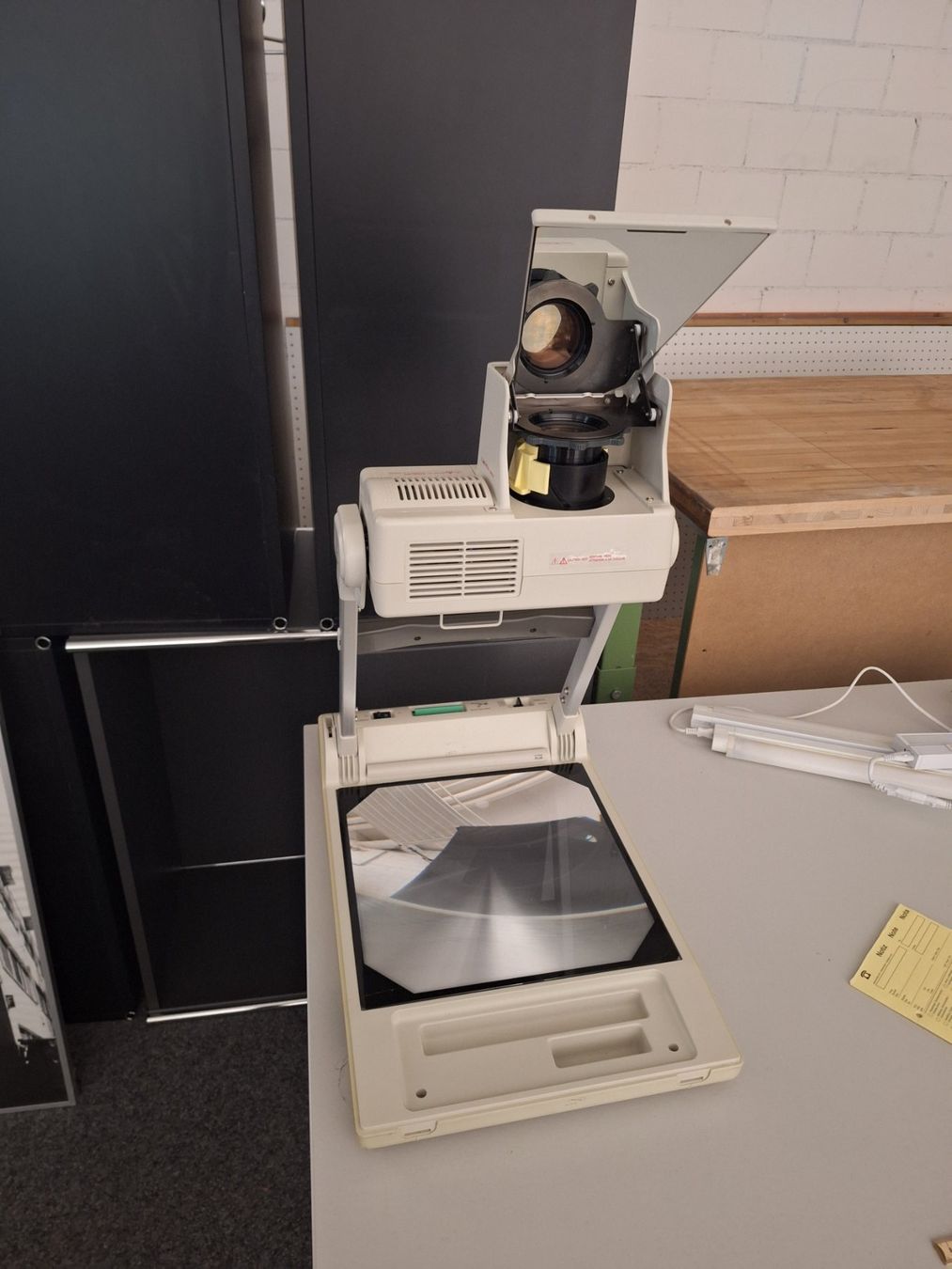 Proiettori: Tragbarer Overheadprojektor – Usato da Frauenfeld venduto da Verein_Murghof