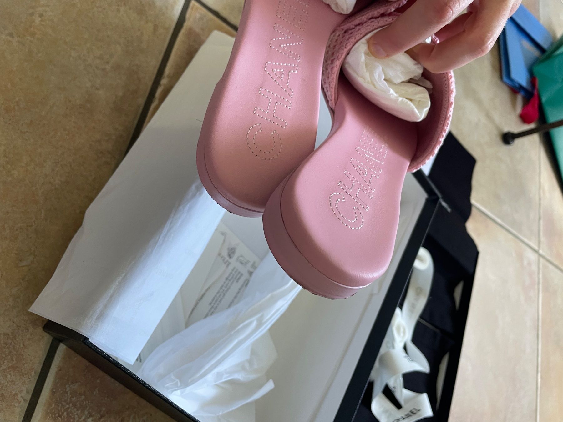 Chanel Scarpe da donna: Chanel Wunderschöne Sandalen! 40 – Usato da Fruthwilen venduto da Mariya13 9