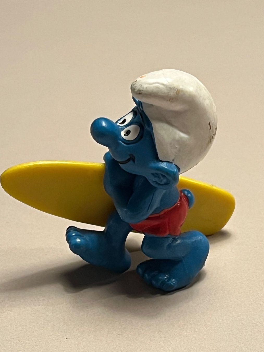 Schleich Statuette: Schlumpf mit Surfbrett, Barfuss – Usato da Winterthur venduto da Wusa01 1