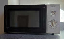 Freistehendes Mikrowellengerät Sanyo EM-120S 1000W gebraucht
