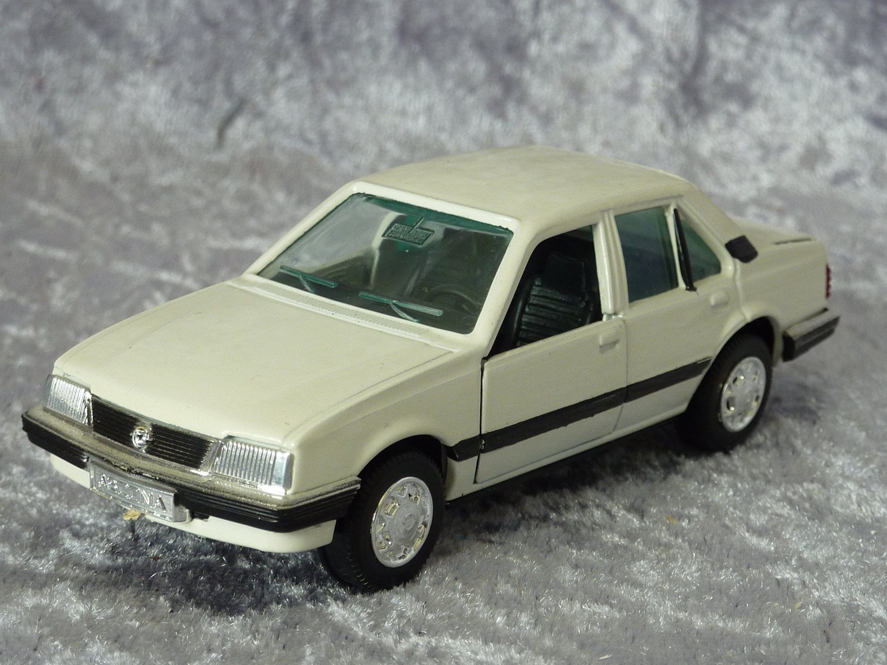 Opel Modellautos: Opel Ascona C  1:43 – Gebraucht aus Dürrenäsch von modellautos4you
