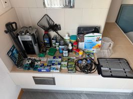 Riesiges Aquarium-Zubehör Set aus Hobbyauflösung