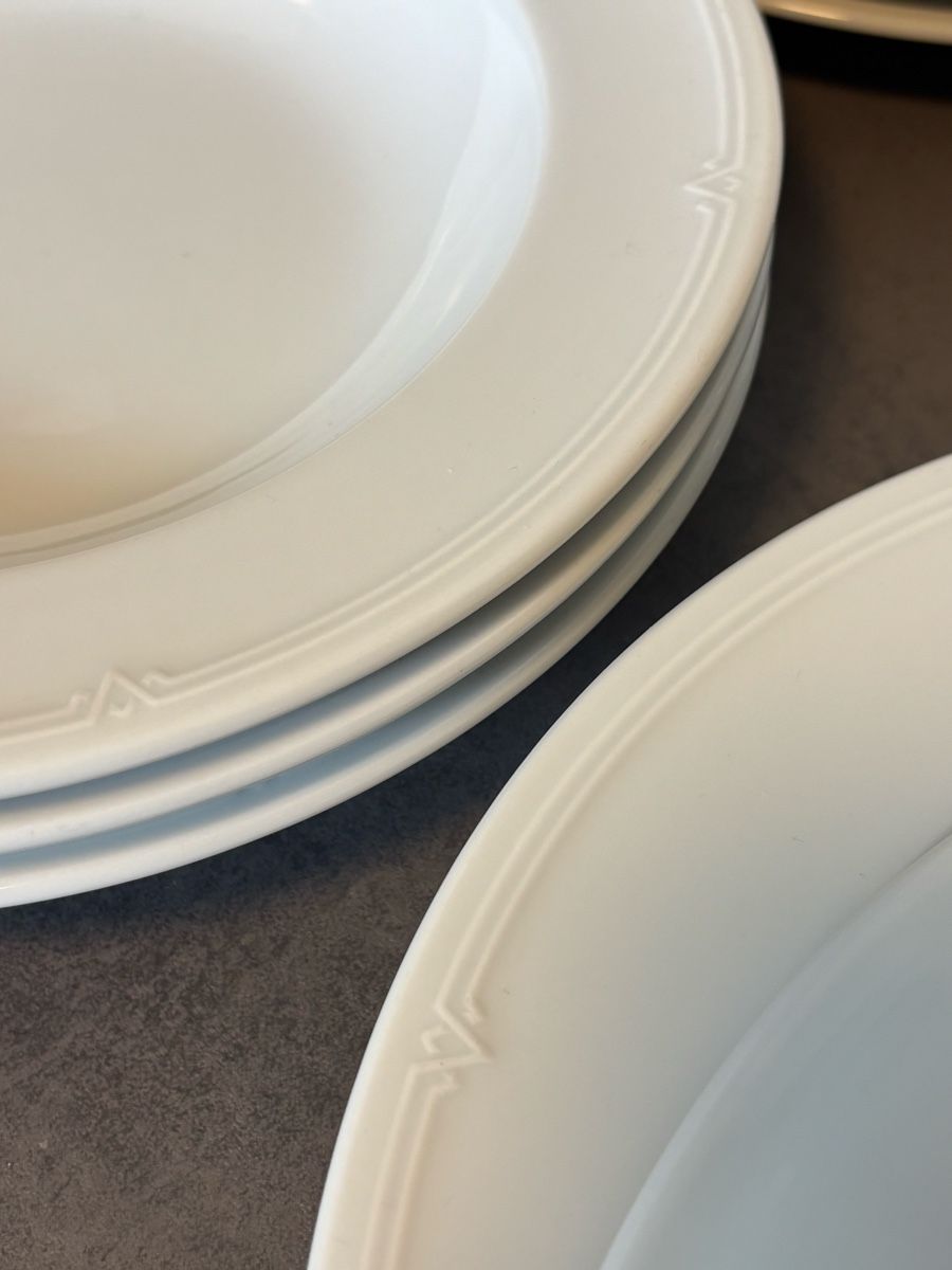 Eschenbach Set di piatti: Eschenbach Bavaria Germany White Dinner Set Plates and Cups – Usato da Rüschlikon venduto da ArnaudEichenberger 1